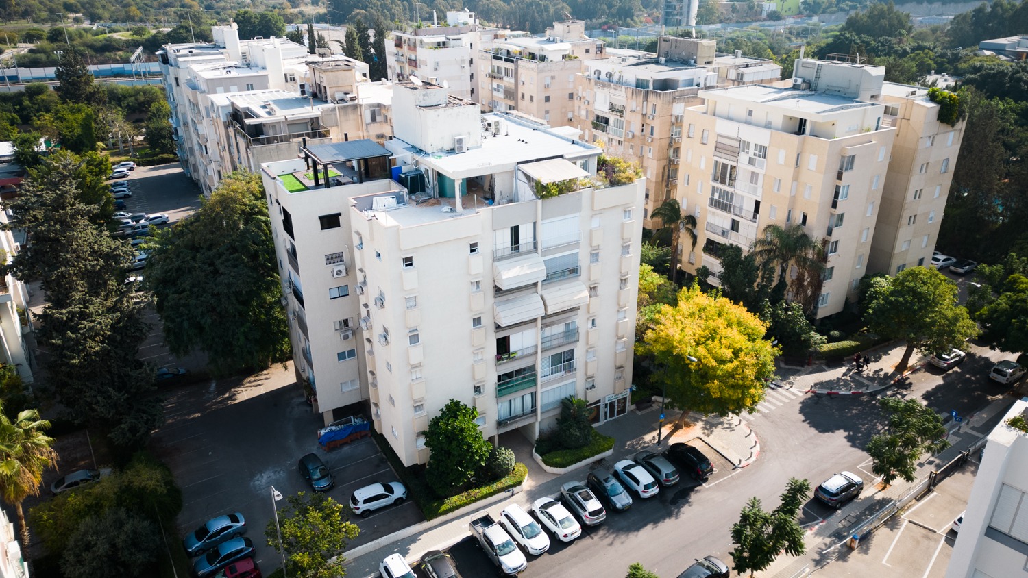 הבניין