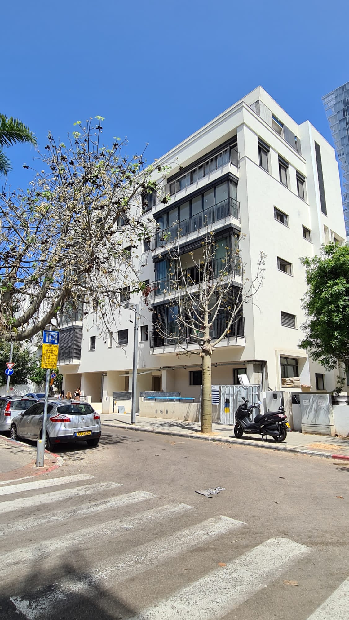 הבניין