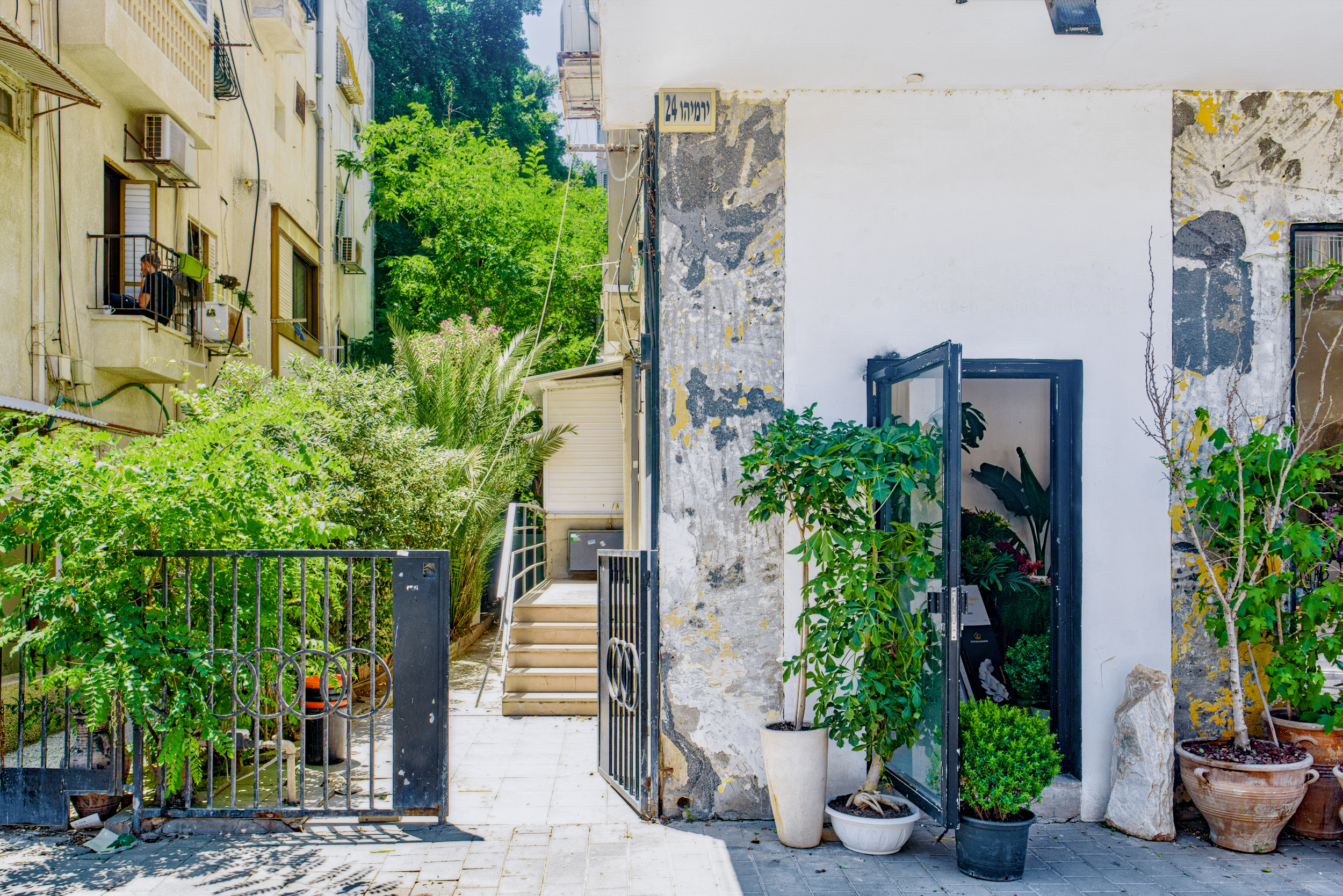 הכניסה לבניין