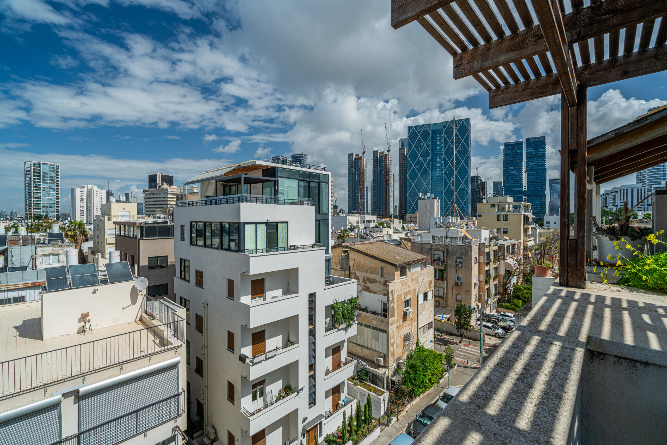 הבניין