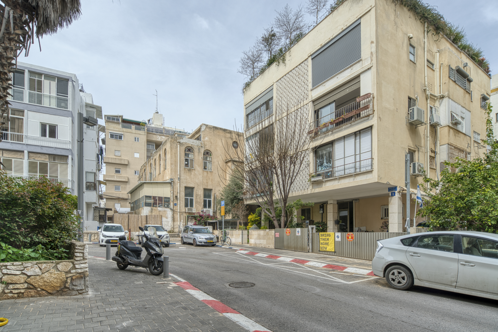 הבניין